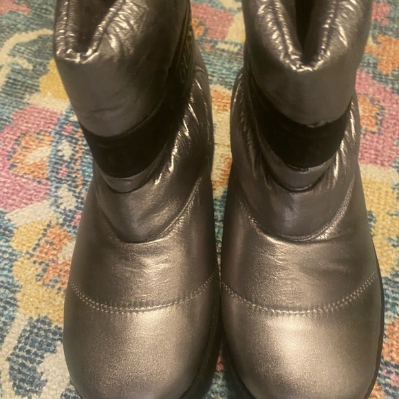 Metallic Guess Platform Booties - Picture 2 of 3